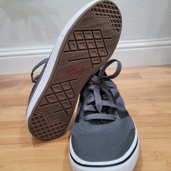 Maui and sons Mens Shoe Size 10.5 - Picture 4 of 4